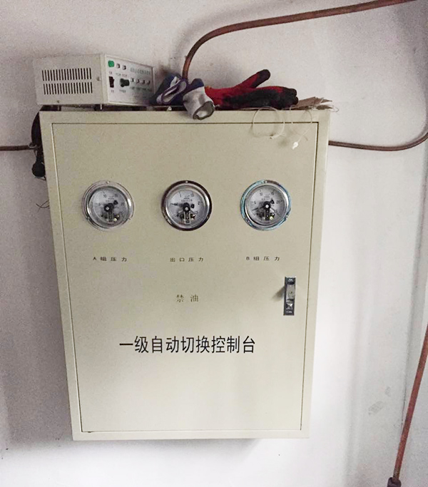 自动切换汇流排6