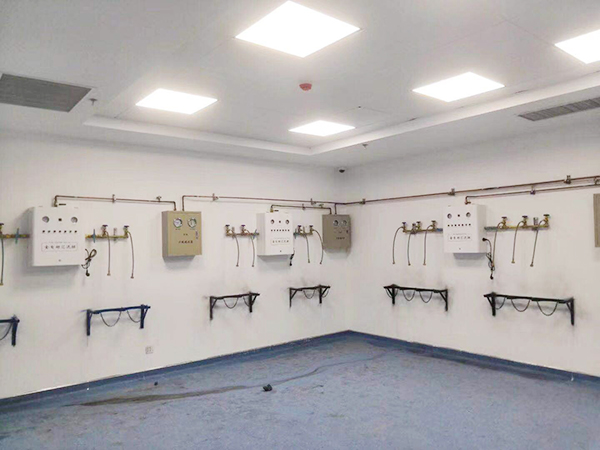 自动切换汇流排8